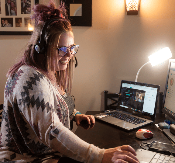 Female master of arts in TESOL graduate student at Cornerstone University teaching her class virtually from her desk