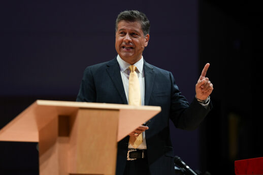 President Moreno-Riaño speaks at podium in Christ Chapel